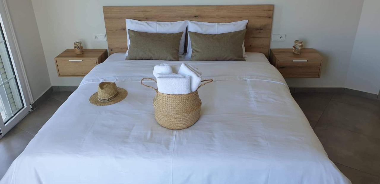 Villa Eleni Greece - Wonderful Sea View Studios Nea Roda Bagian luar foto