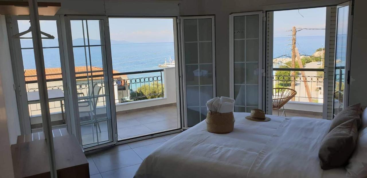 Villa Eleni Greece - Wonderful Sea View Studios Nea Roda Bagian luar foto
