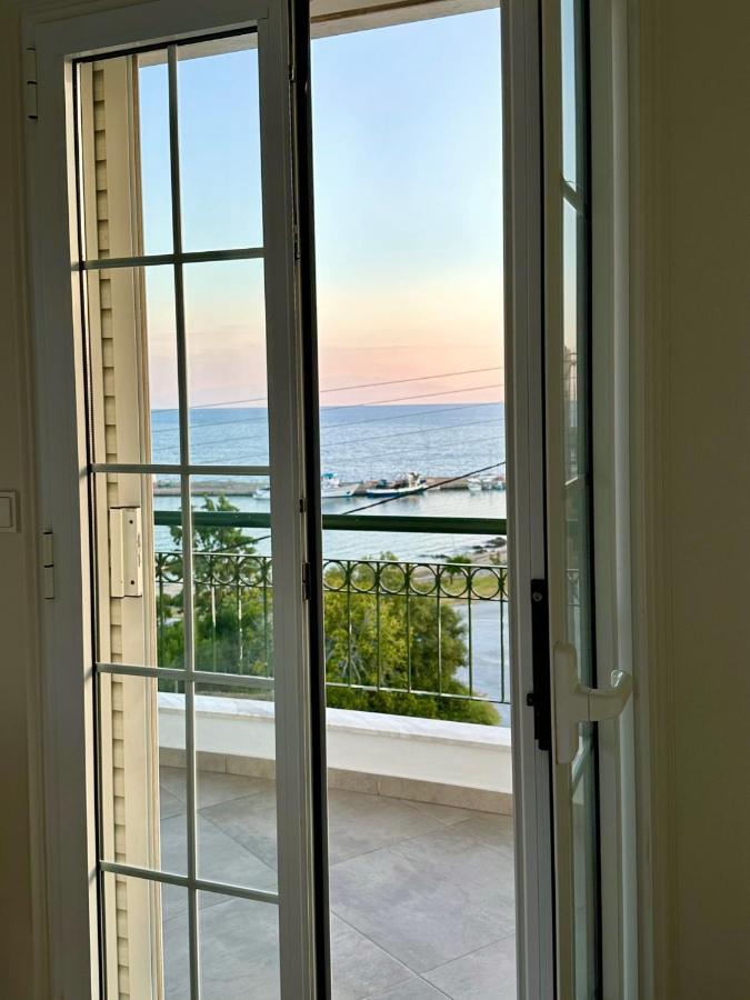 Villa Eleni Greece - Wonderful Sea View Studios Nea Roda Bagian luar foto