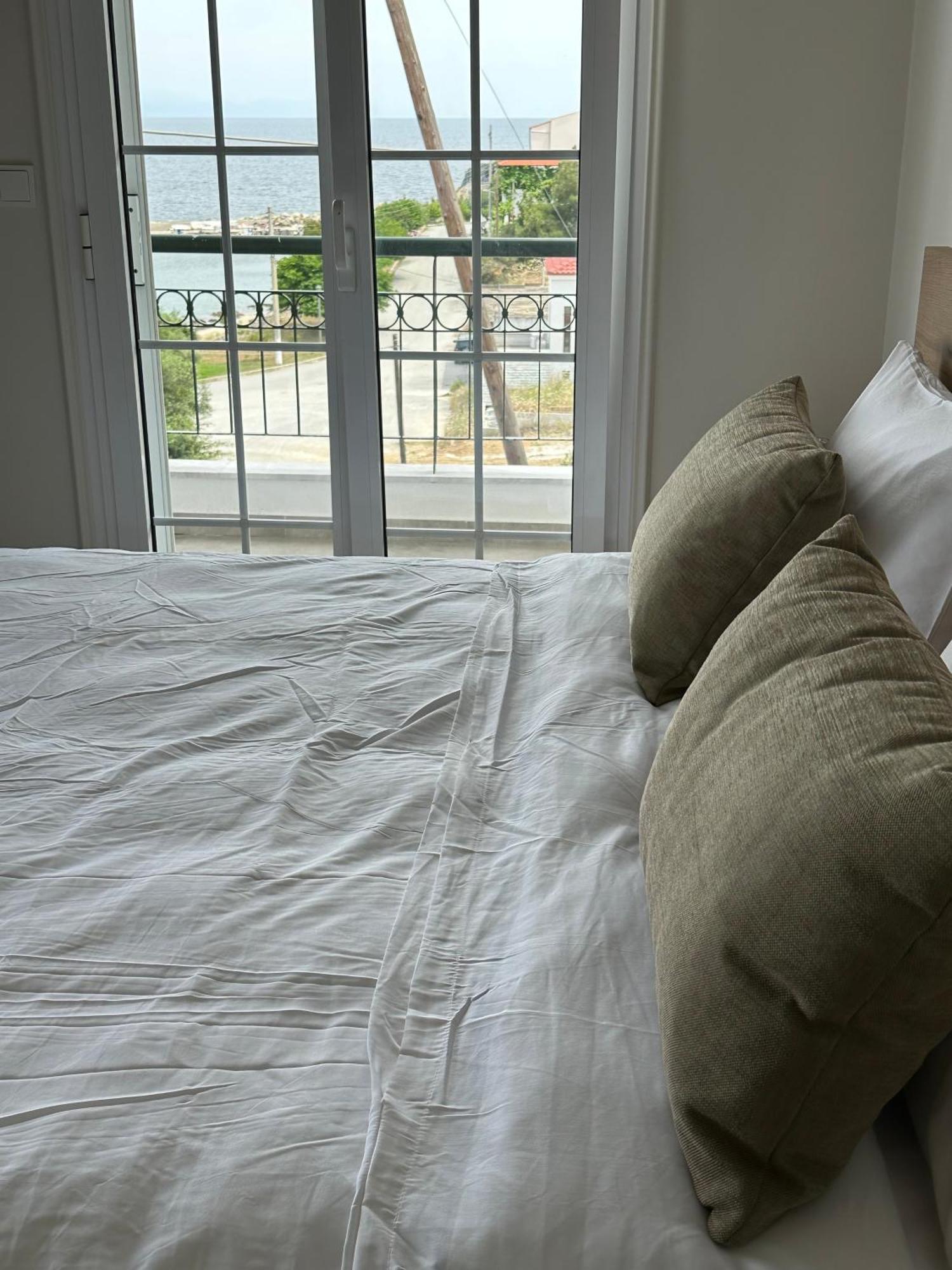 Villa Eleni Greece - Wonderful Sea View Studios Nea Roda Bagian luar foto