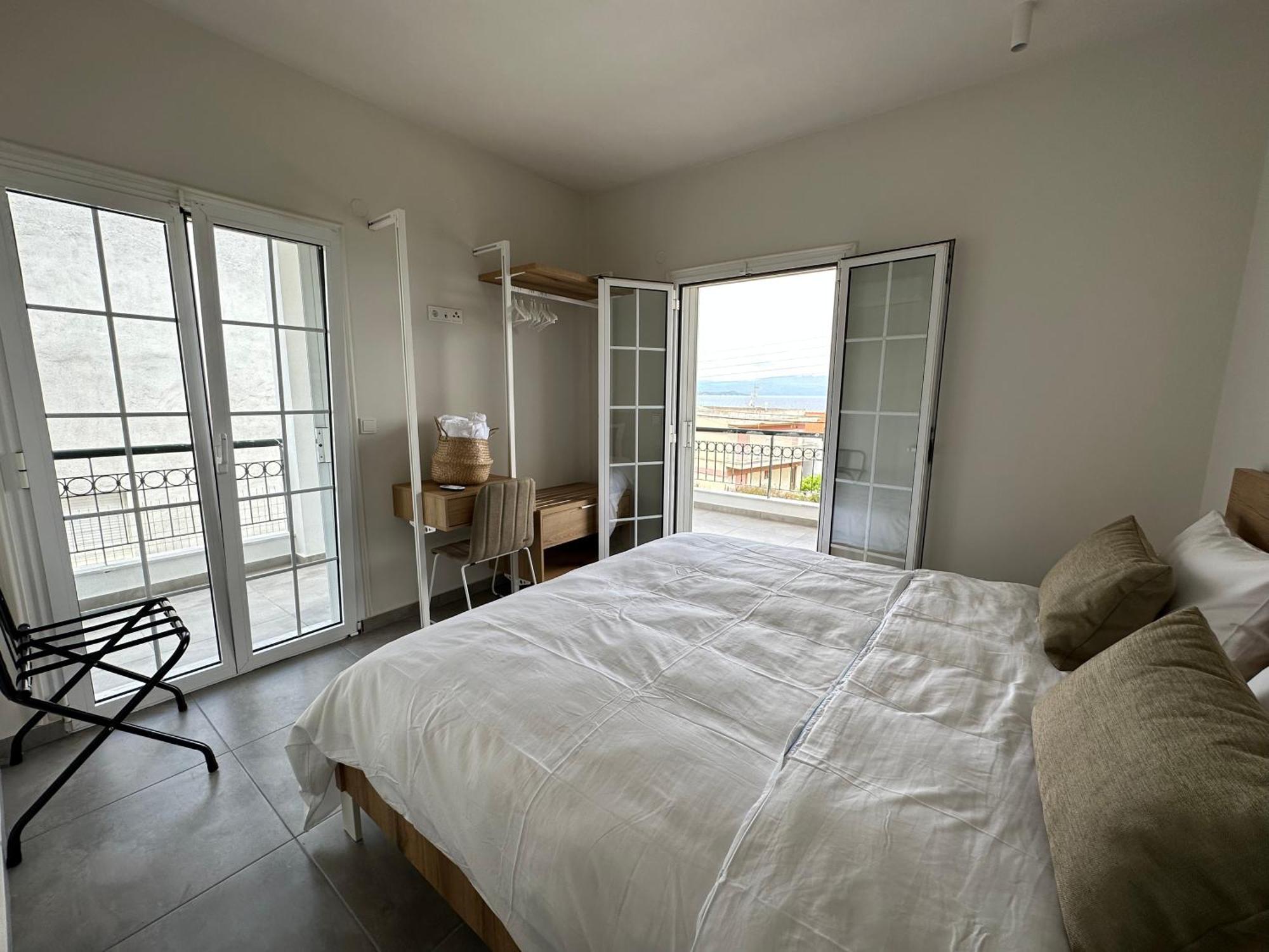 Villa Eleni Greece - Wonderful Sea View Studios Nea Roda Bagian luar foto