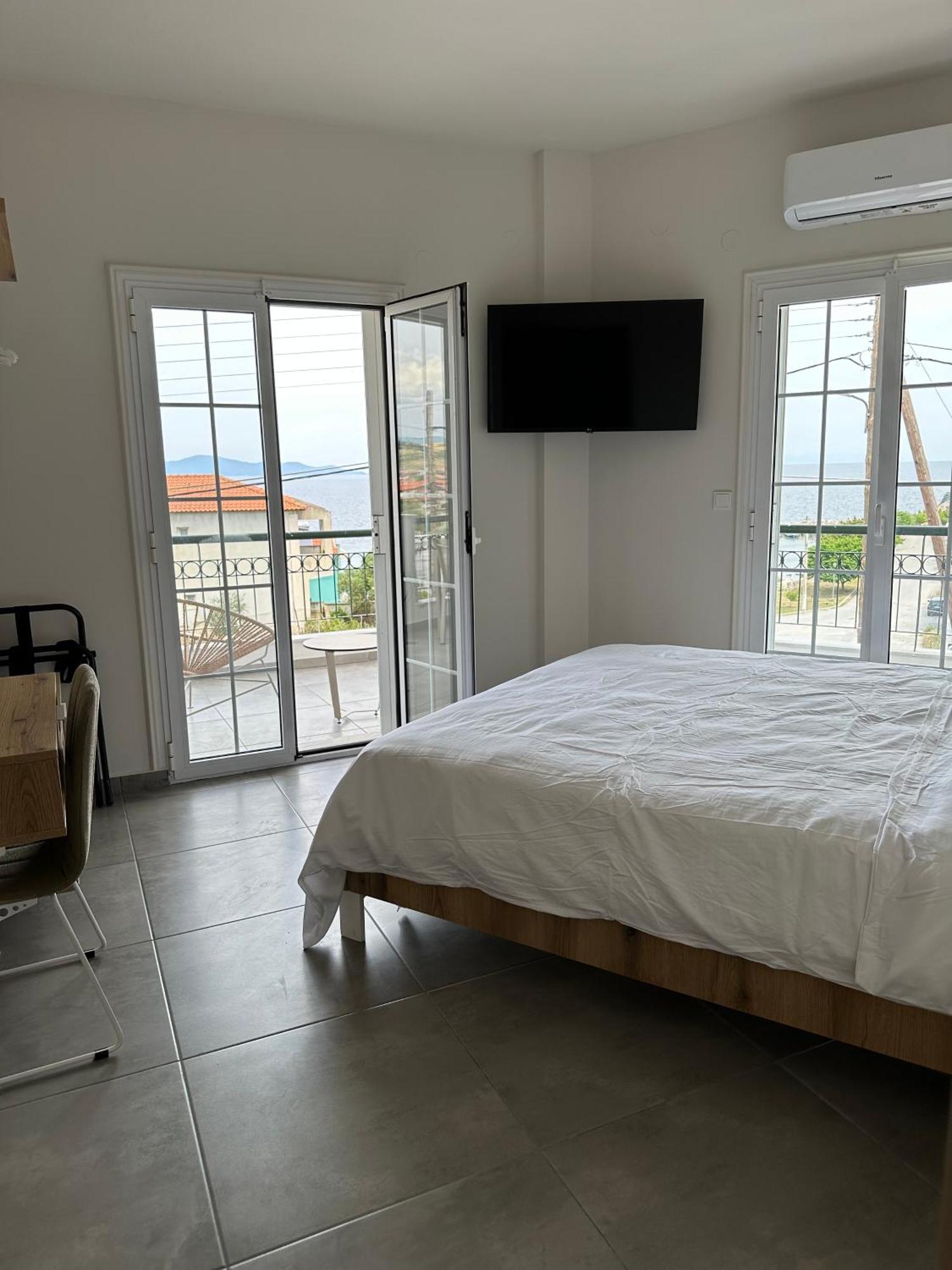 Villa Eleni Greece - Wonderful Sea View Studios Nea Roda Bagian luar foto