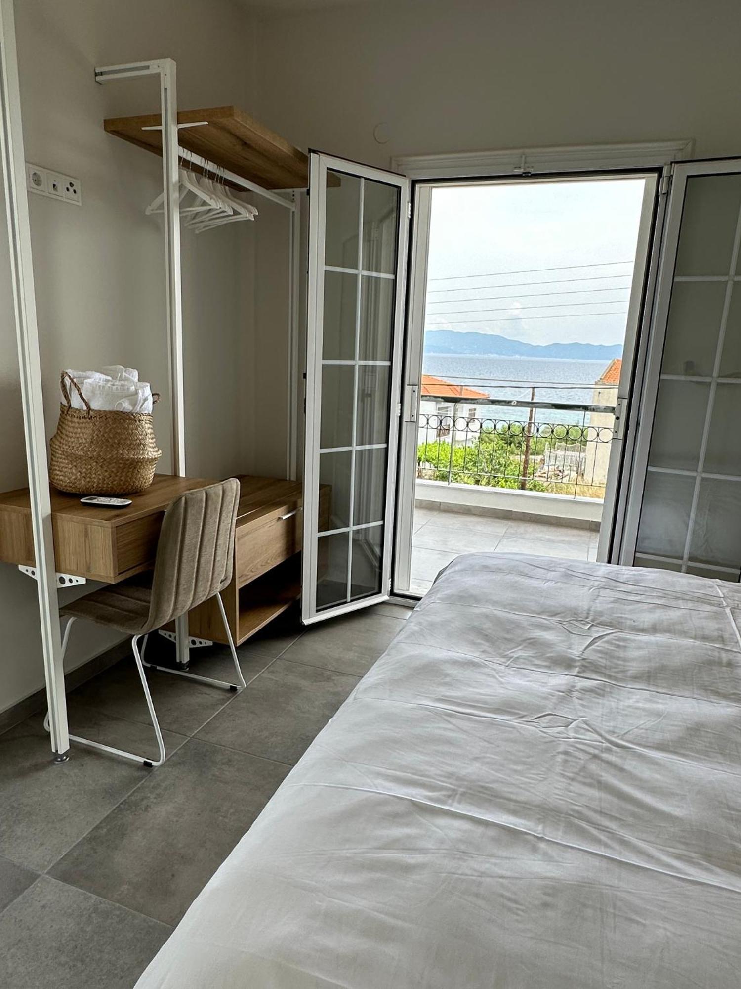 Villa Eleni Greece - Wonderful Sea View Studios Nea Roda Bagian luar foto