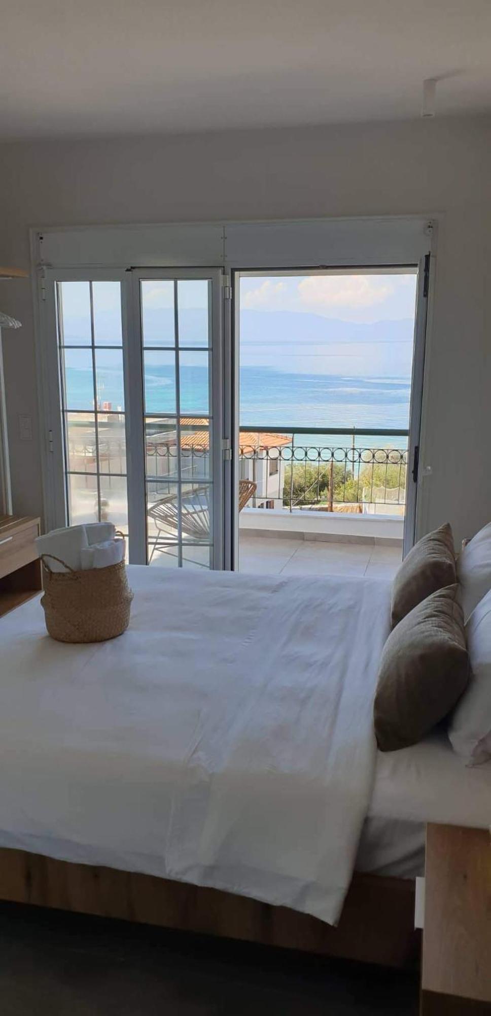 Villa Eleni Greece - Wonderful Sea View Studios Nea Roda Bagian luar foto
